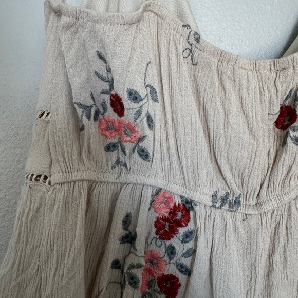 EUC Embroidered Floral Top - Picture 2 of 5